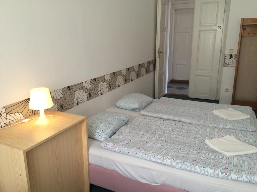 Charles Square Hostel Prag Eksteriør billede