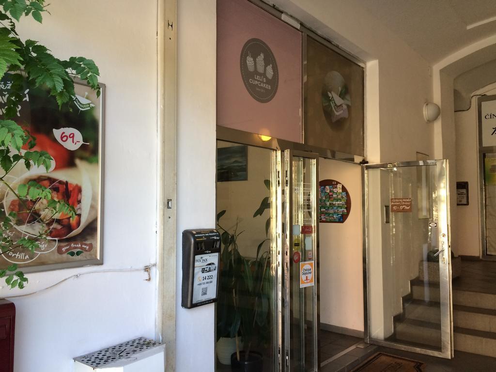 Charles Square Hostel Prag Eksteriør billede